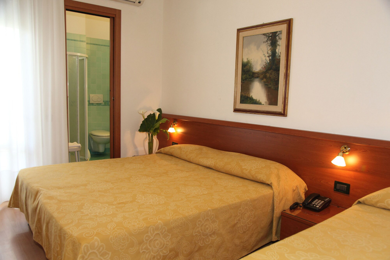 Bedroom 2, Hotel Gran Venere Beach, Venezia