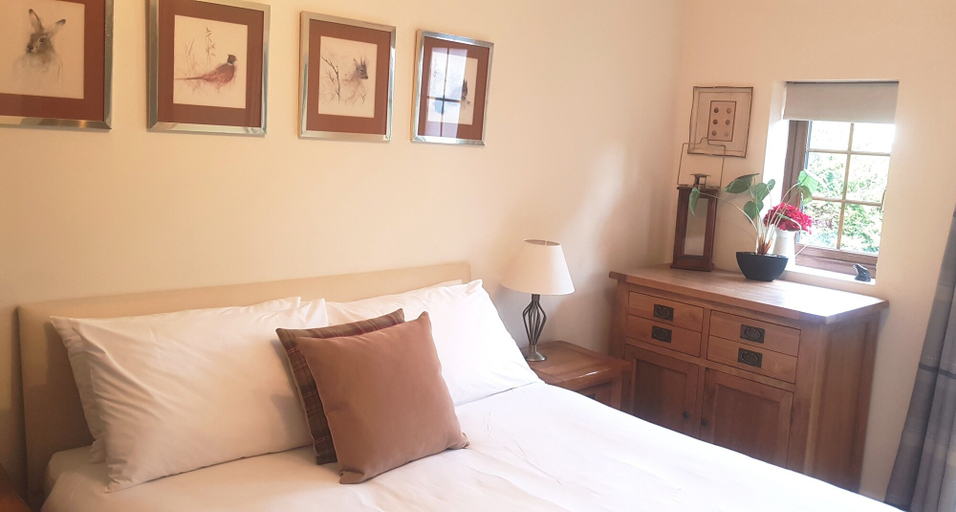 Bedroom 2, Hawthorn Farm Cottages, Kent