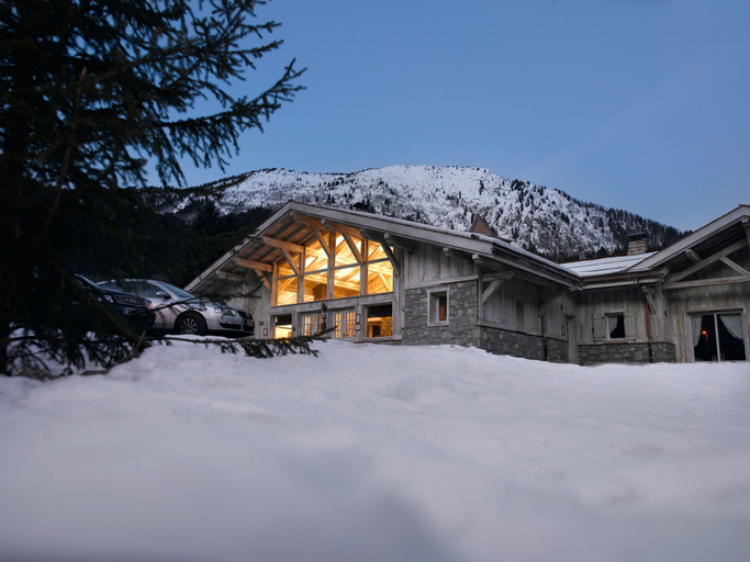 Exterior & Views