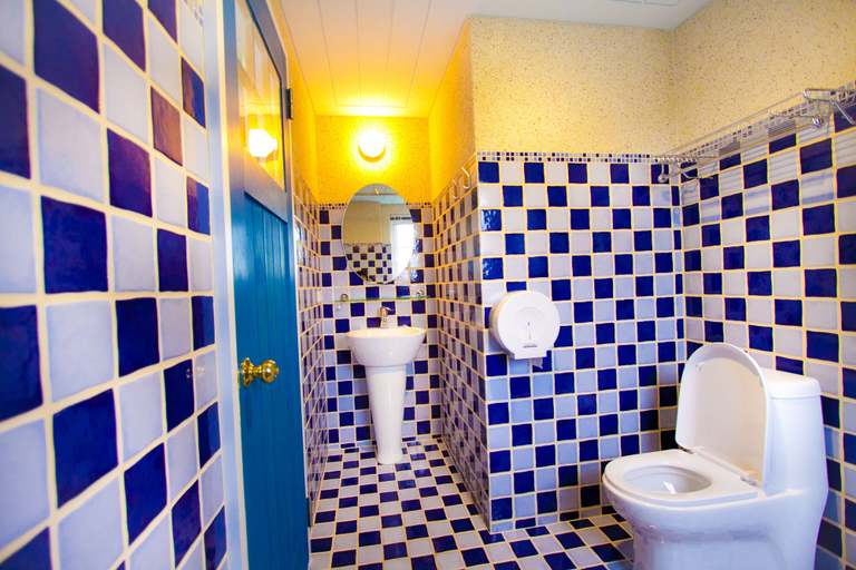Bathroom 3, Gan Cheng Township, Hualien