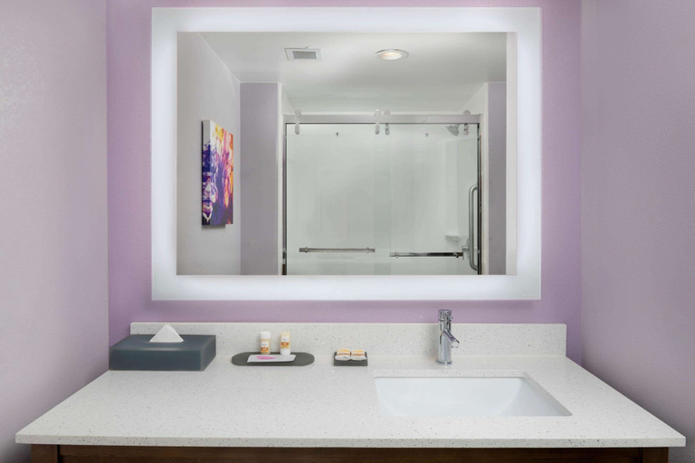 Bathroom 4, La Quinta Inn & Suites by Wyndham Perry, Houston