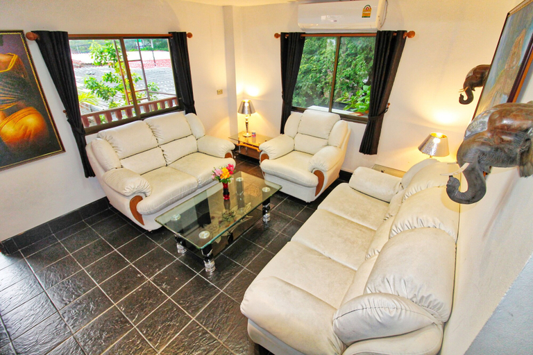Others 5, Phratamnak Inn, Pattaya