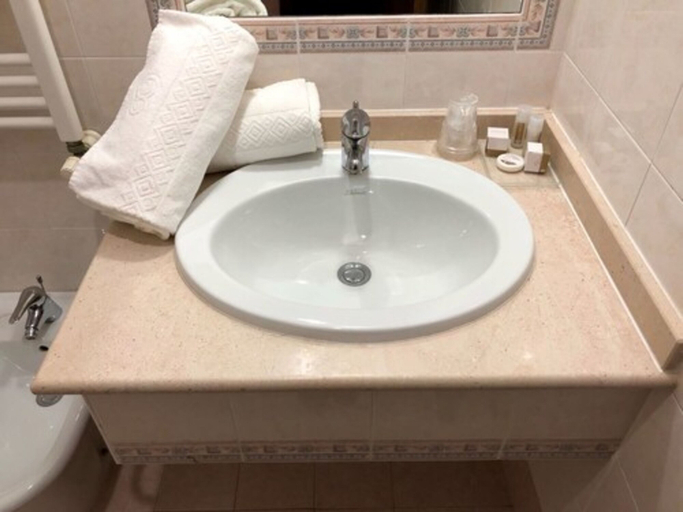 Bathroom 4, Hotel Internazionale, Gorizia