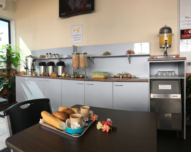 Food & Drinks 3, Tahiti Airport Motel