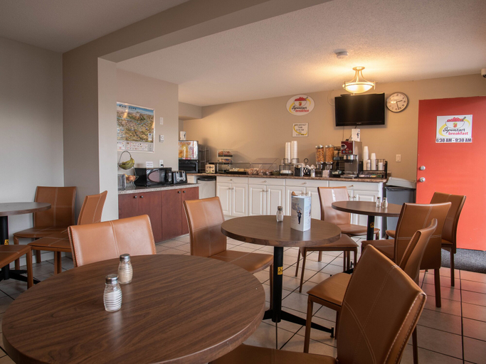Food & Drinks 5, Super 8 by Wyndham Kamloops East, Thompson-Nicola