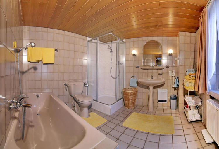 Bathroom 5, Hotel Saarburger Hof, Trier-Saarburg