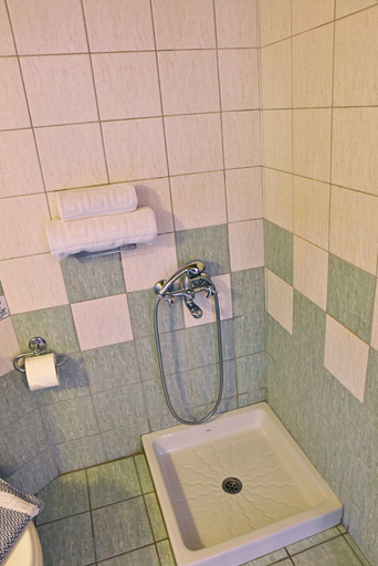 Bathroom 5, Iolkos Hotel Apartments, Crete