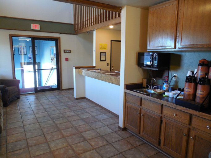 Others 5, Super 8 by Wyndham Buffalo, Johnson