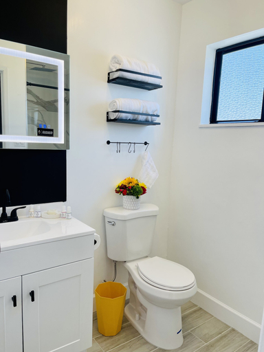 Bathroom 4, Hotel Zazz, Bernalillo