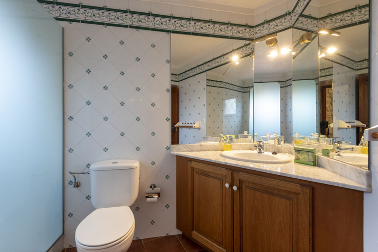 Bathroom 5, Hostal Can Xicu, Girona