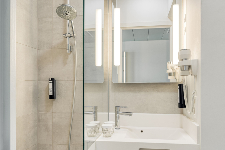 Bathroom 5, B&B HOTEL Antwerpen Zuid, Antwerpen