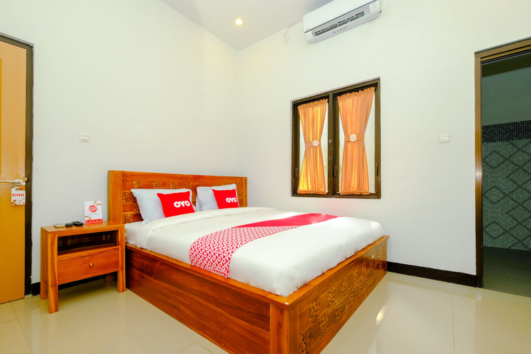 Bedroom 1, OYO 2284 Grand Villa Meninting, Lombok