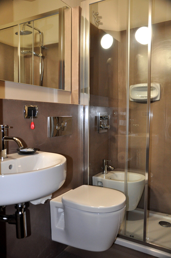 Bathroom 5, Hotel Beach, Teramo