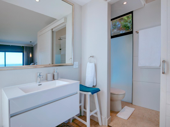 Bathroom 4, Shan C, Eden