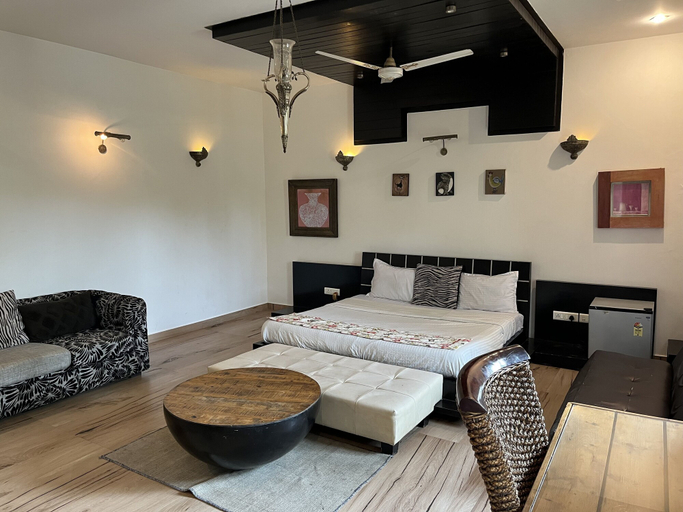 Bedroom 3, Aakritii Hotels, Gurgaon