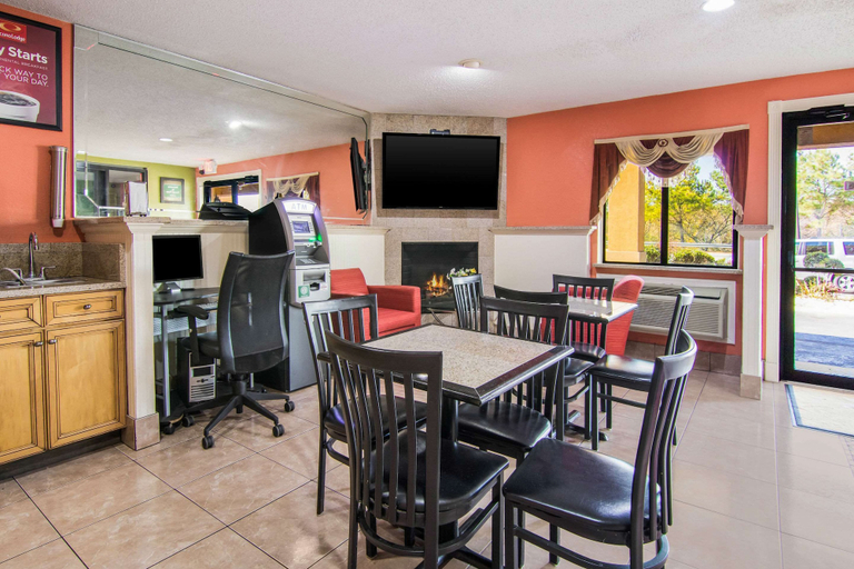 Food & Drinks 5, Econo Lodge Atlanta Airport East, Clayton