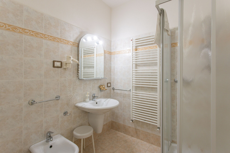 Bathroom 3, Villa Santa Margherita, Arezzo