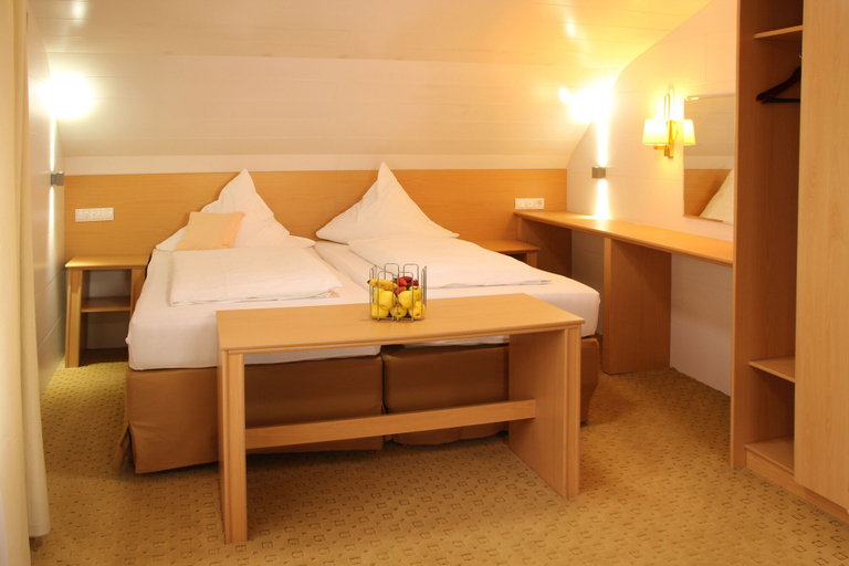 Bedroom 4, Hotel & Restaurant Bei Baki, Region Hannover