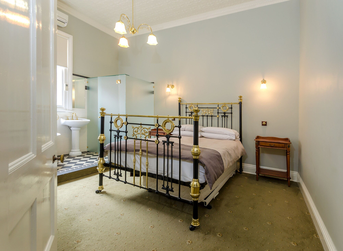 Bedroom 3, Criterion Hotel Warwick, Warwick - Central