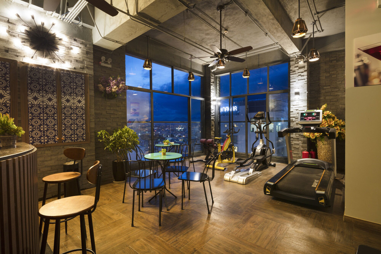 Food & Drinks 5, Aaron, Nha Trang