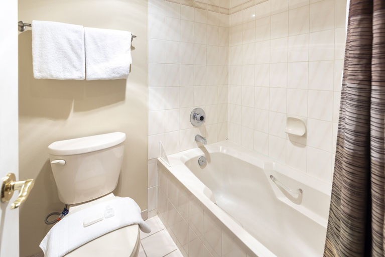 Bathroom 4, The Ironwood, Squamish-Lillooet