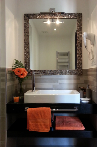 Bathroom 3, Gemini Suite, Rome