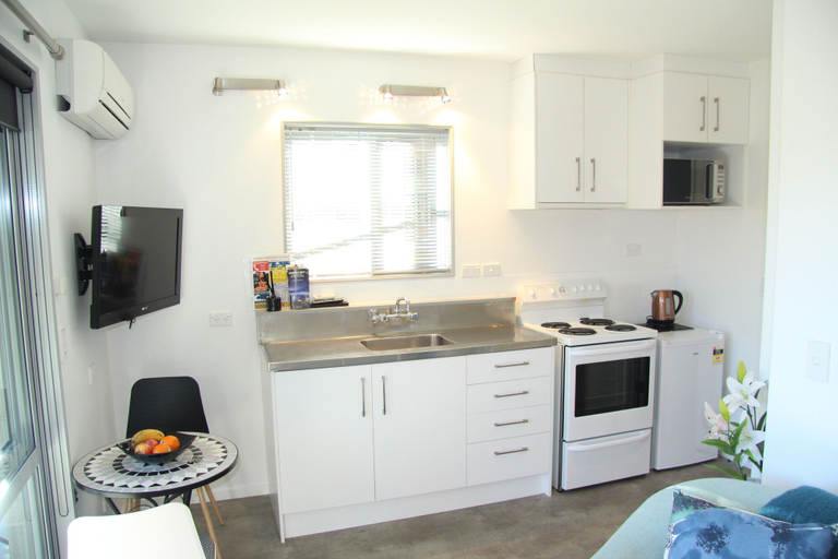 Others 5, Apartment at Mapleview, Mackenzie