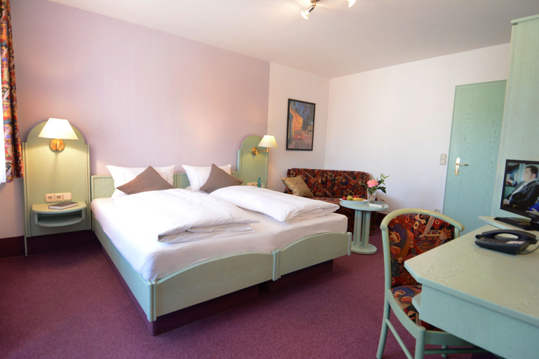 Bedroom 2, Hotel Weisses Lamm, Roth