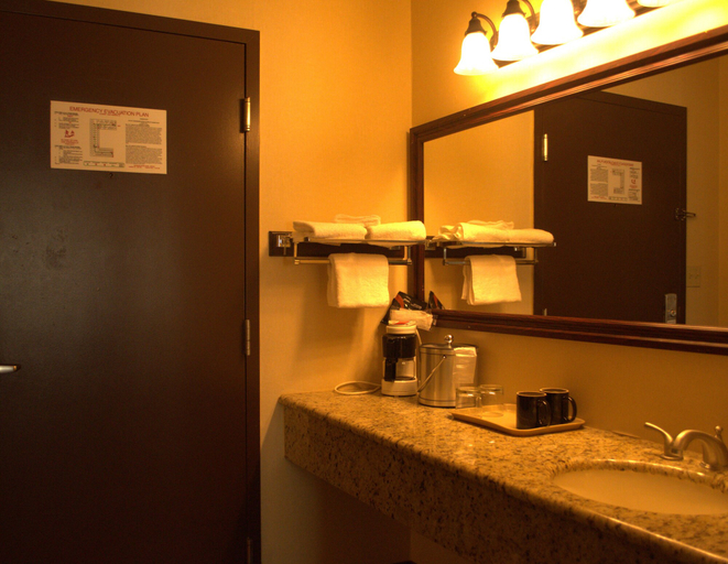 Bathroom 4, Rodeway Inn & Suites East Windsor, Hartford