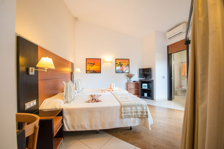 Bedroom 3, HL Miraflor Suites, Las Palmas