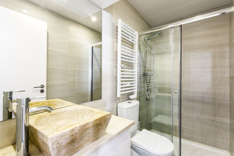 Bathroom, Paz Downtown Apartment #3, Loures