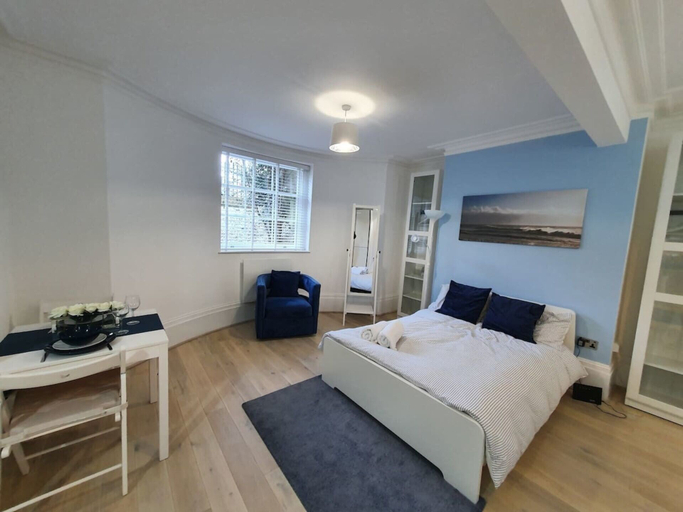 Bedroom 4, Lux Kings RD City Centre Studio Apartment Reading, Wokingham