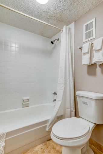 Bathroom 3, Bayside Inn Pinellas Park - Clearwater, Pinellas