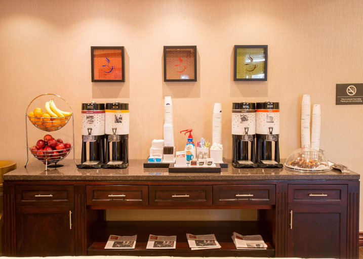 Food & Drinks 5, Hampton Inn by Hilton Toronto-Mississauga West, Peel