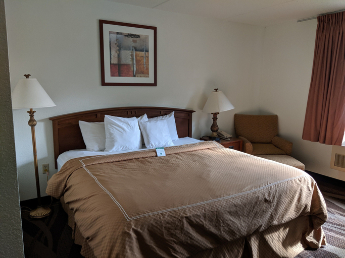 Bedroom 4, Boarders Inn & Suites by Cobblestone Hotels - Ripon, Fond du Lac