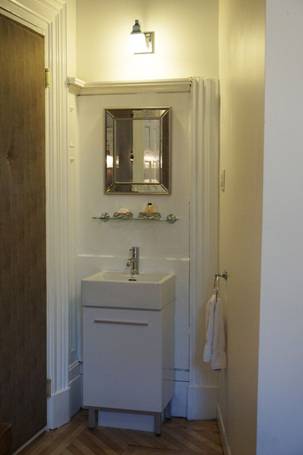 Bathroom 4, Hôtel Marie-Rollet, Communauté-Urbaine-de-Québec