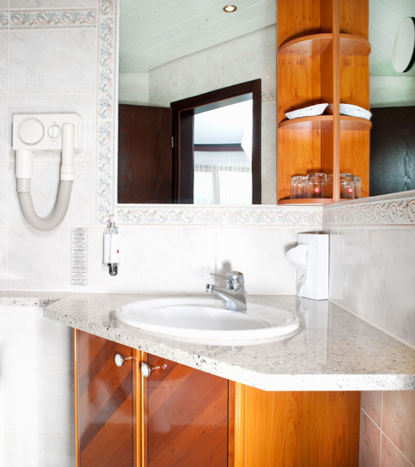 Bathroom 3, Hotel Restaurant Waldhorn, Bodenseekreis