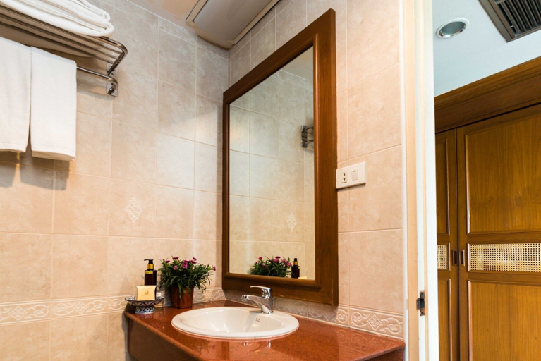 Bathroom 5, Jomtien Boathouse, Pattaya