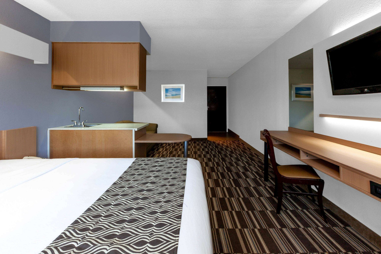 Bedroom 3, Microtel Inn & Suites by Wyndham Baltimore BWI Airport, Anne Arundel