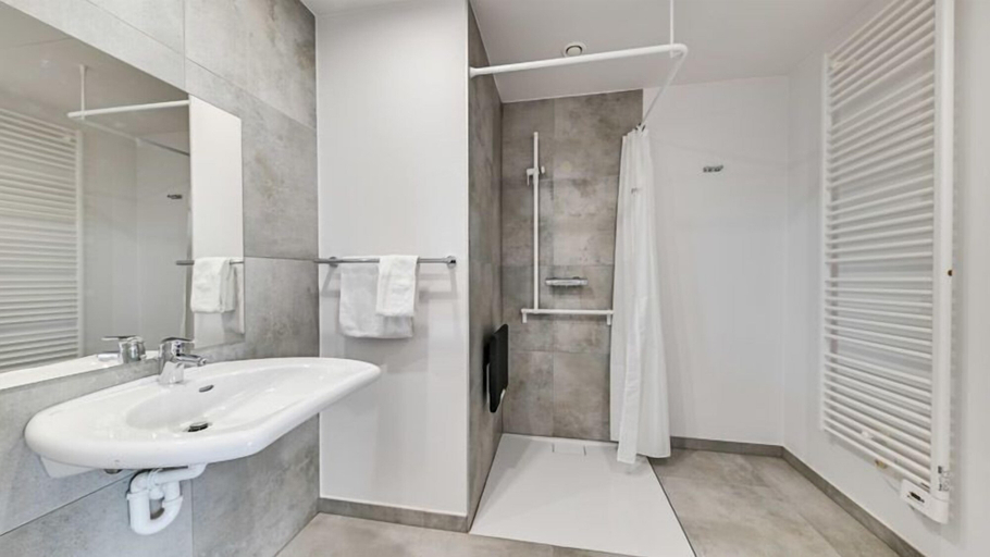 Bathroom 3, Holiday Suites Jabbeke, West-Vlaanderen