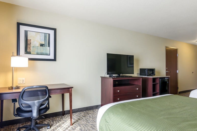 Bedroom 3, Cobblestone Inn & Suites - Harper, Harper