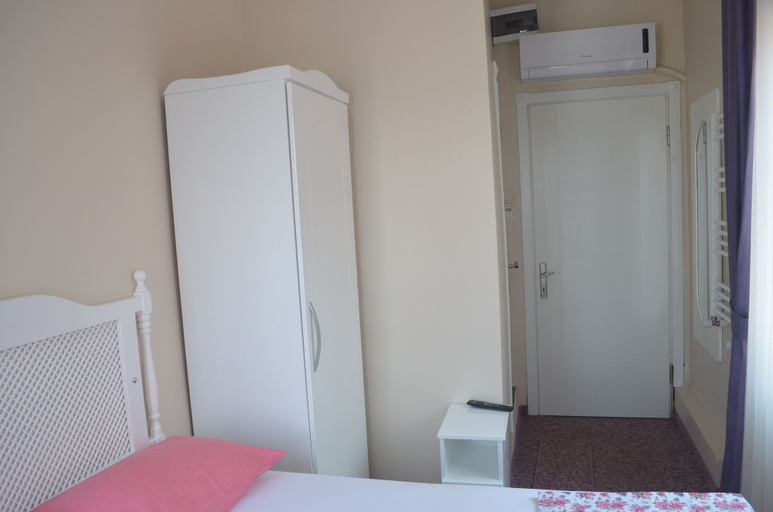 Bedroom 3, Kiyi Motel, Ayvalık