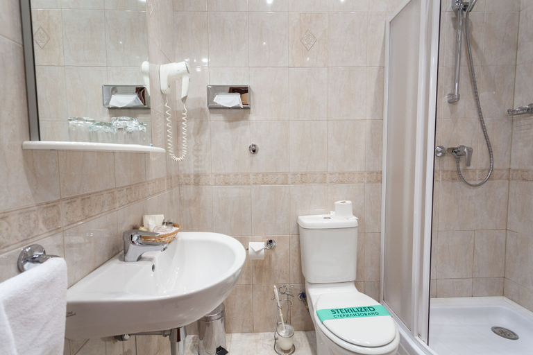 Bathroom 4, Art-Mokhovaya, Sankt-Peterburg gorsovet