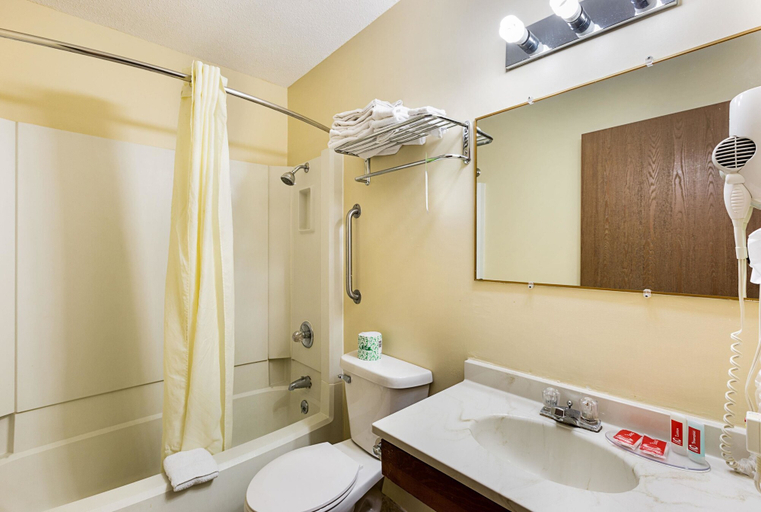 Bathroom 4, Americas Best Value Inn Beatrice, Gage