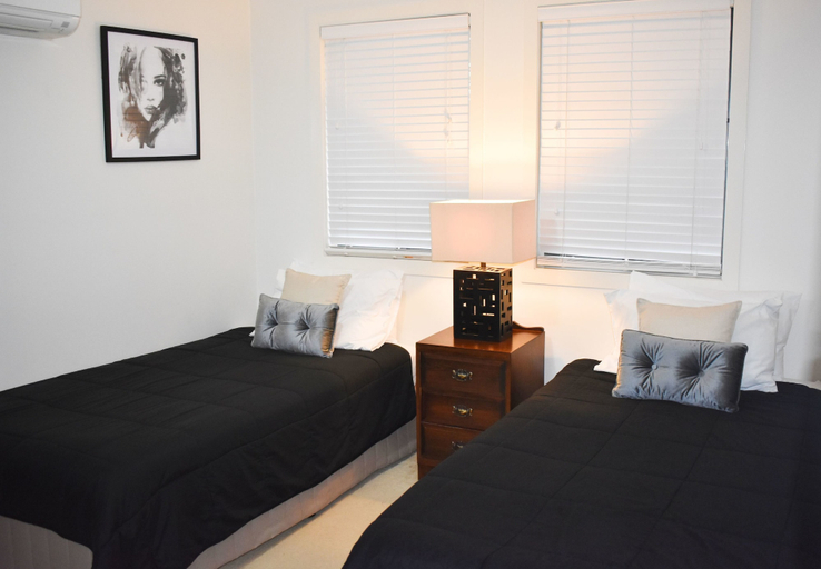 Bedroom 3, Large House with Pool, Caloundra - Caloundra N.