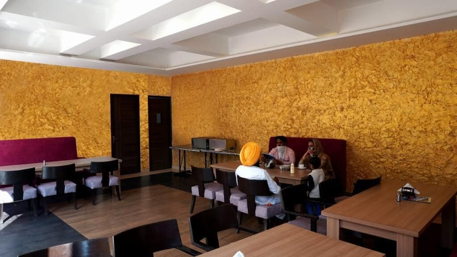 Food & Drinks, Royal Suites by Park Tree Chakki Mor, Solan