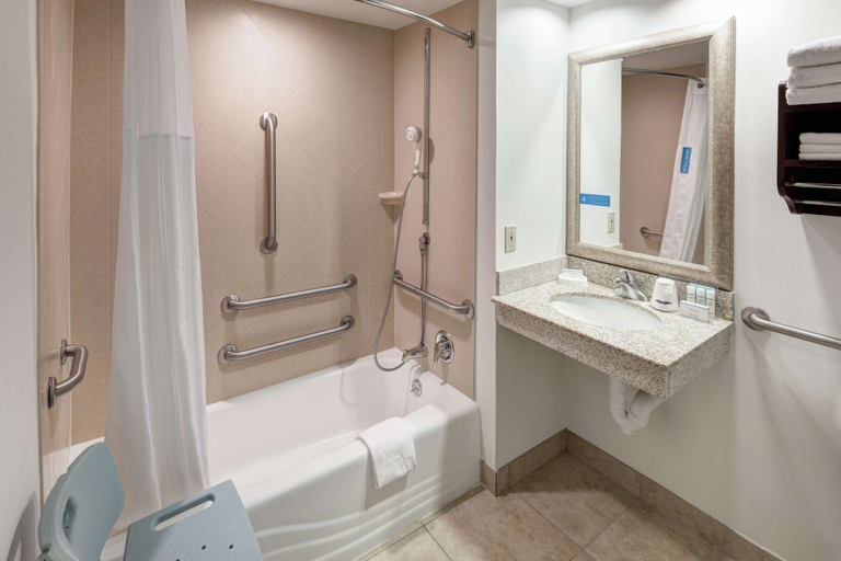 Bathroom 5, Hampton Inn Kansas City - Liberty, Kansas City