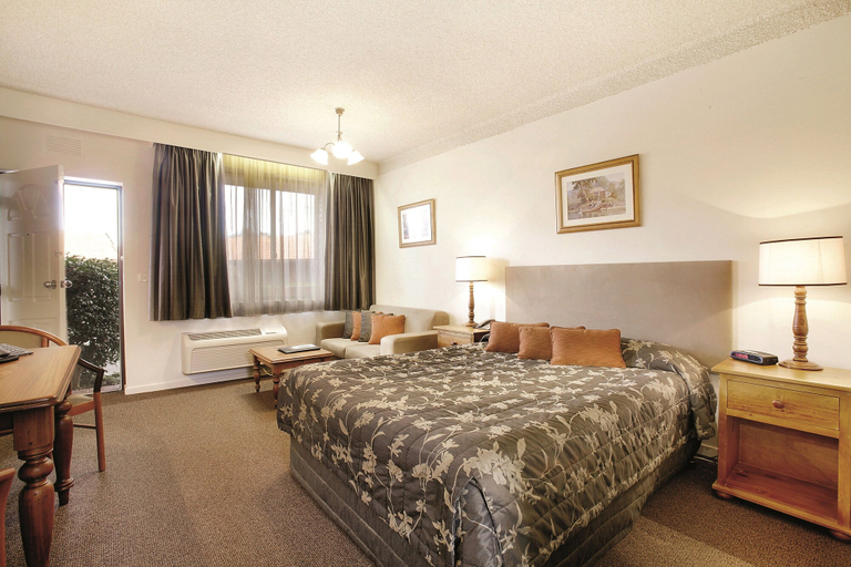 Bedroom 4, Hotel Bruce County, Melbourne