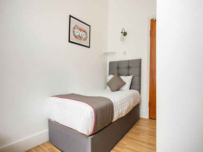 Bedroom 2, Clifton Mount Hotel, Newcastle upon Tyne