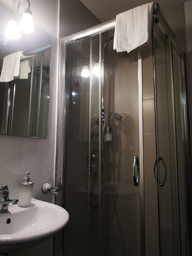 Bathroom 4, Hotel Valentino, Catania